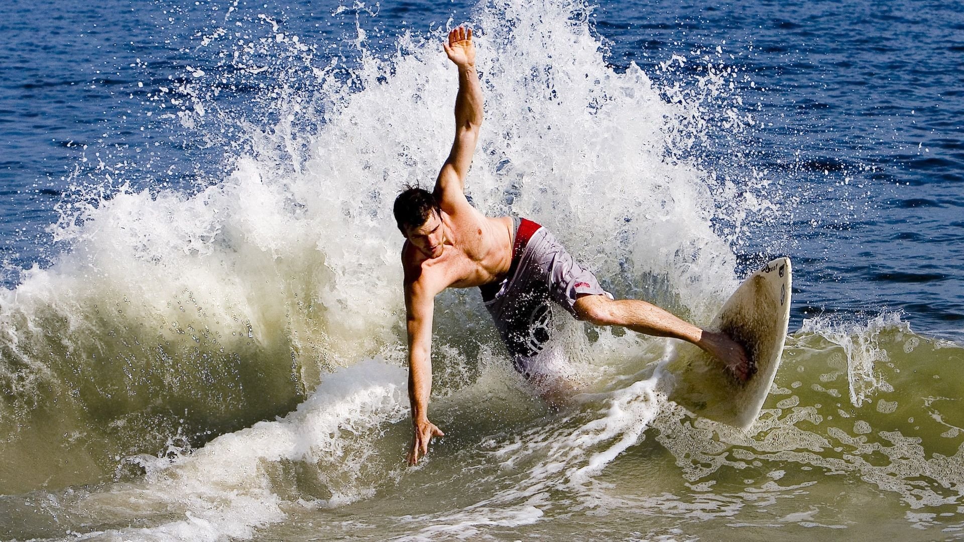 赛道上的双重奏，威廉姆斯轻取索伯，维斯塔潘点燃赛场