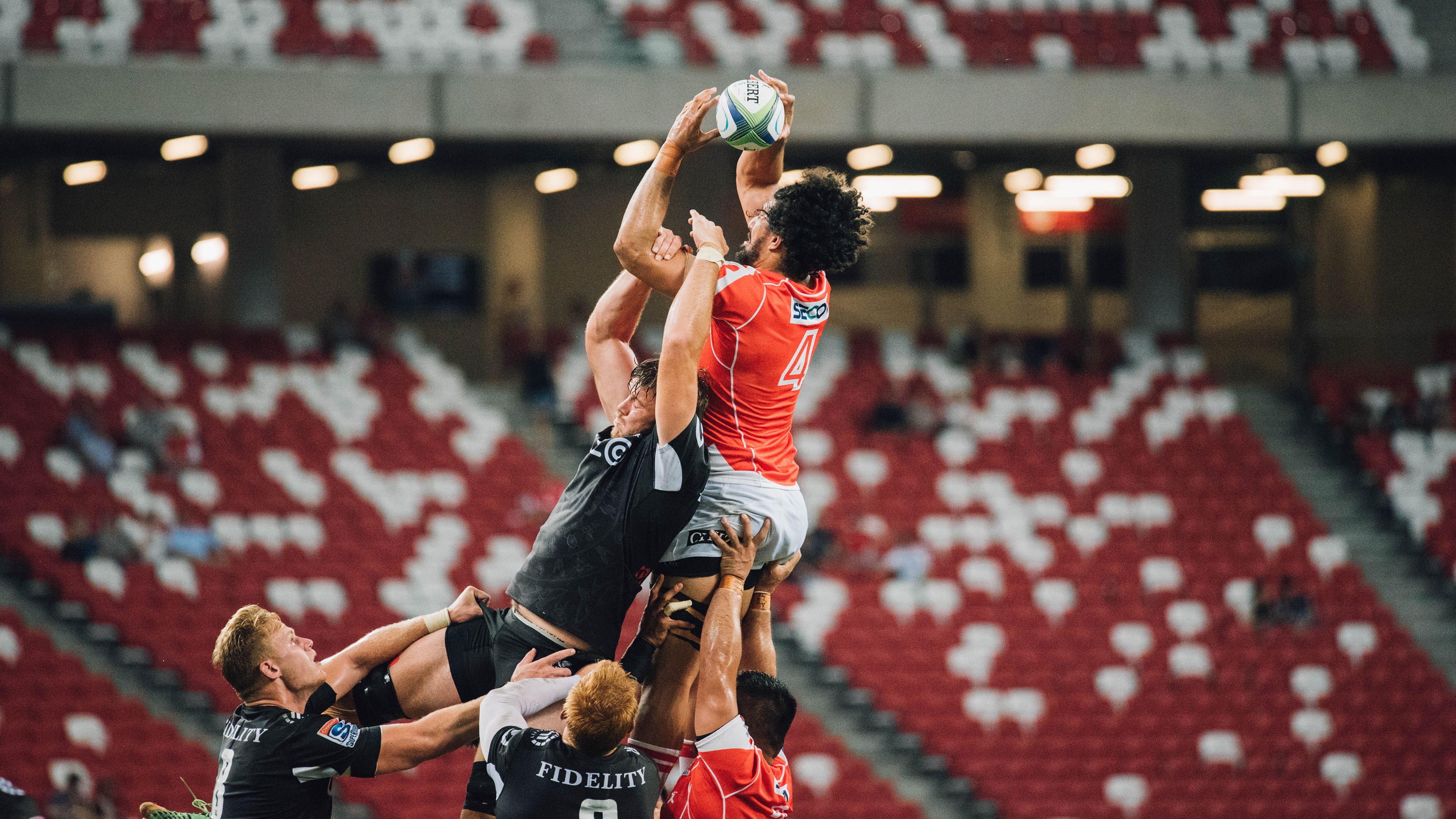 密尔沃基的统治力，雄鹿横扫马刺，西亚卡姆高光表现背后的战术革命